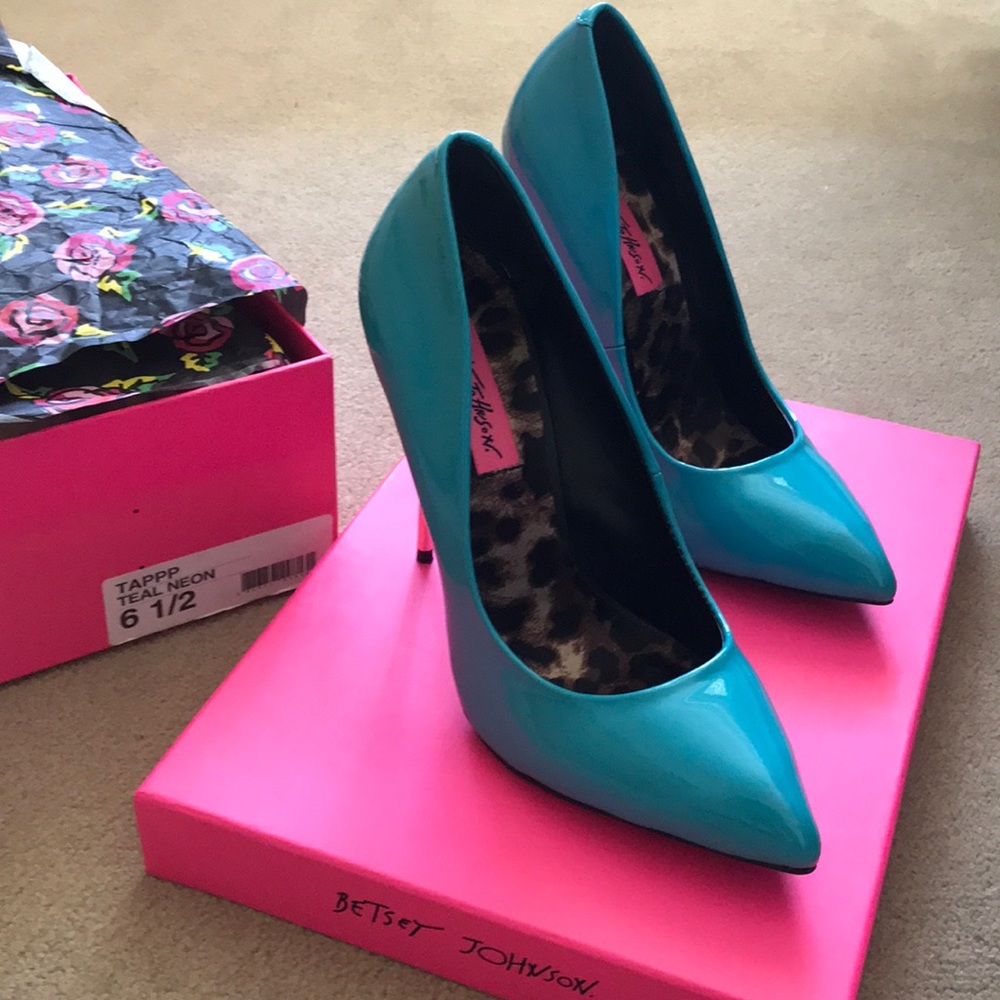 Betsey Johnson 6.5 ‘Tappp’ - Teal Neon/Turquoise